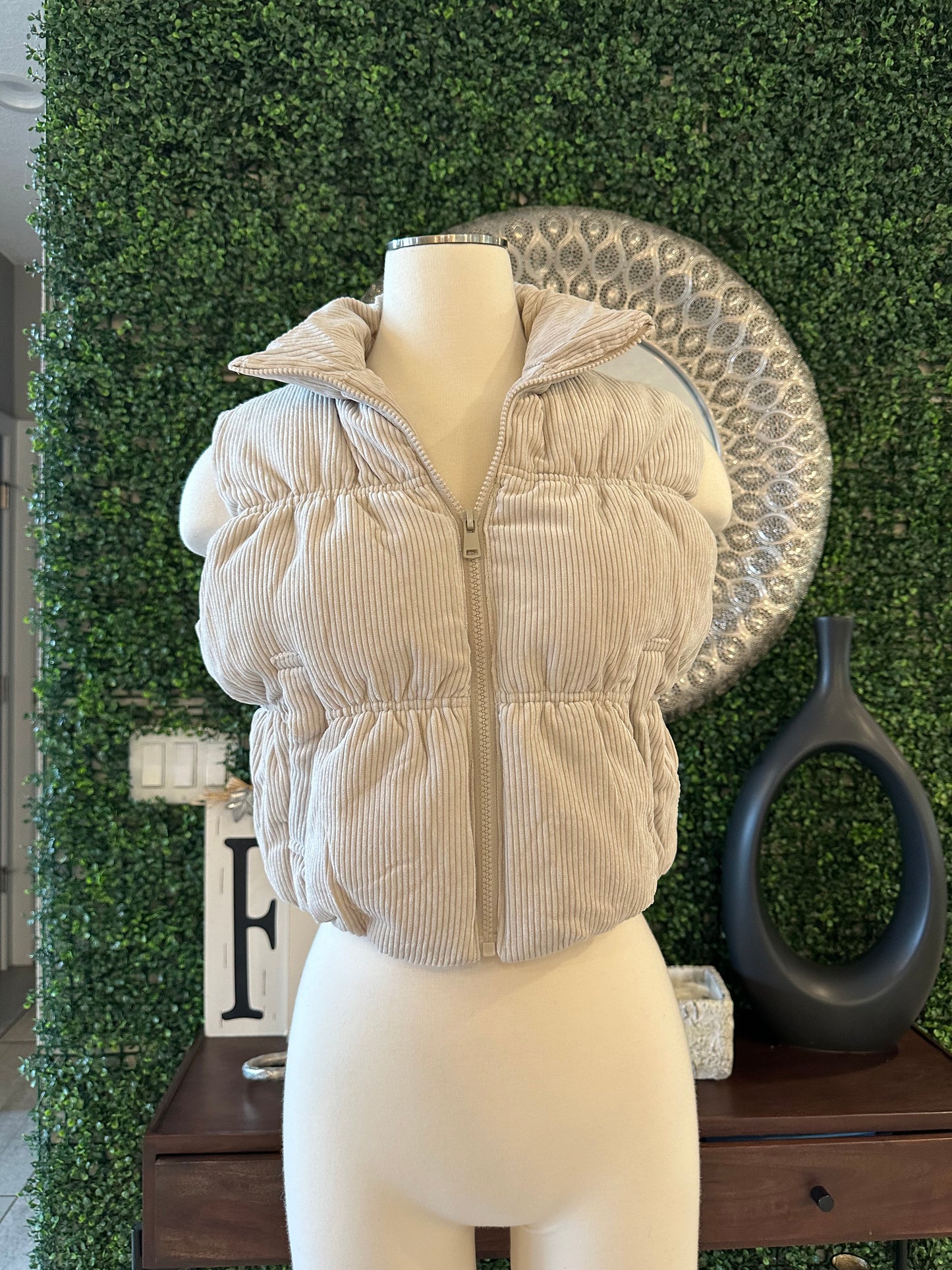 Soft Kiss Puffer Vest (Cream)